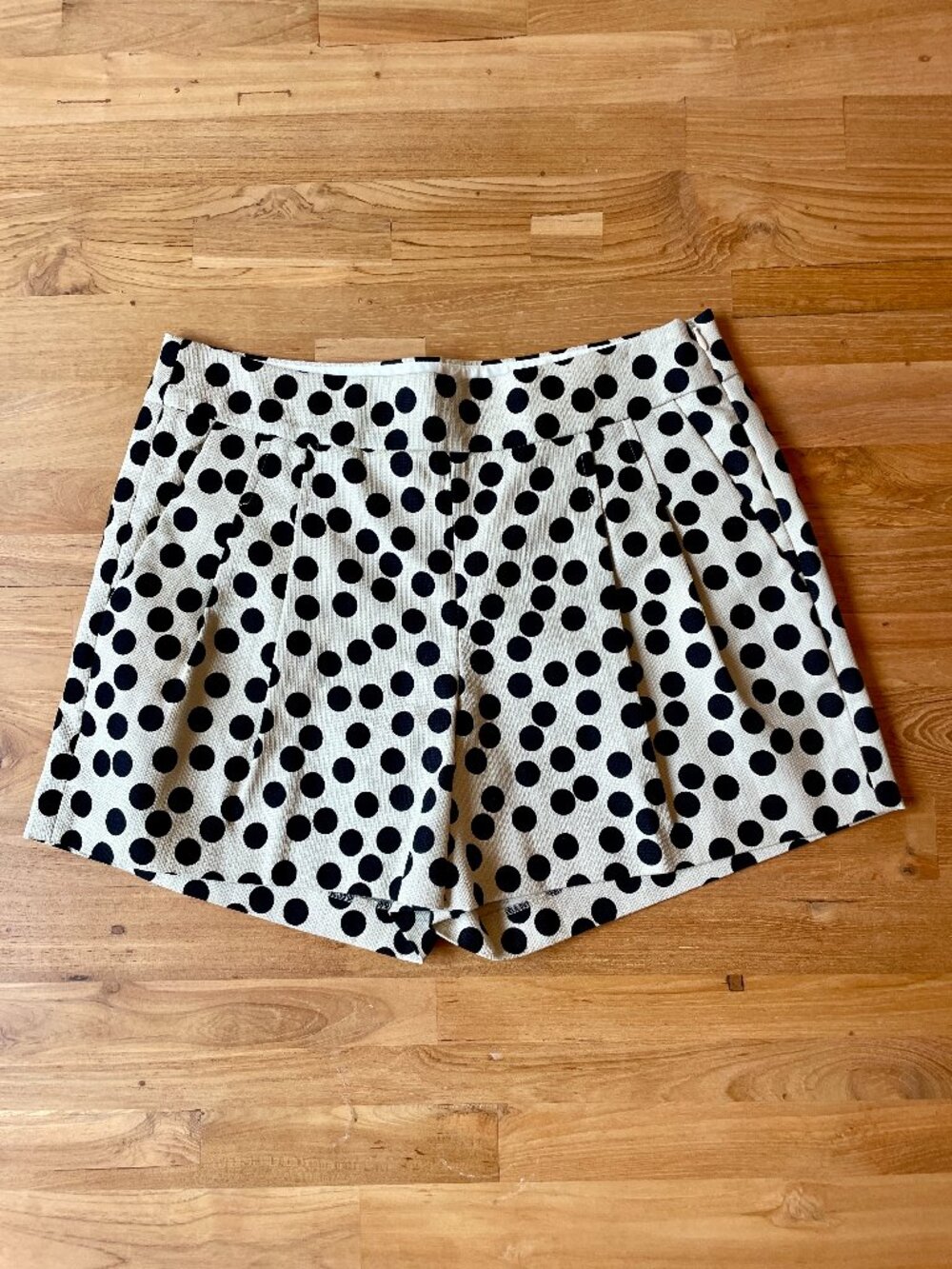 NWT J Crew Polka Dot Pleated Shorts size 4